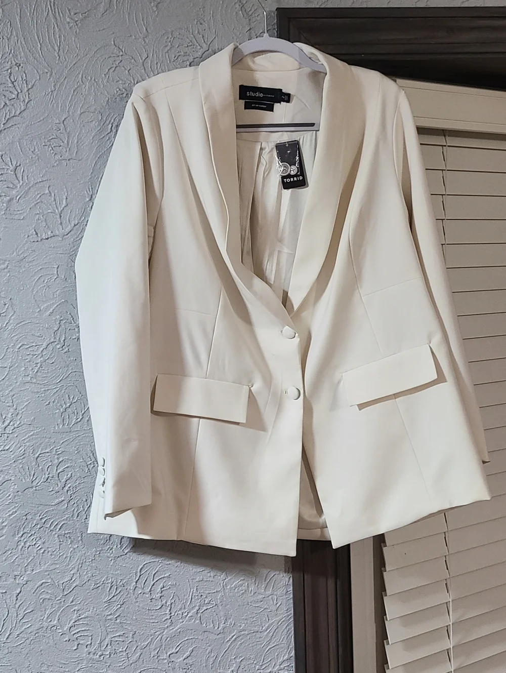 torrid Soho Studio Refined Crepe Blazer Cream Shawl Collar Blazer *Nwt* - Picture 14 of 16